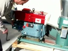 آسیاب گلوله های خوراک دام با موتور دیزلی برای ساخت پلت خوراک طیور