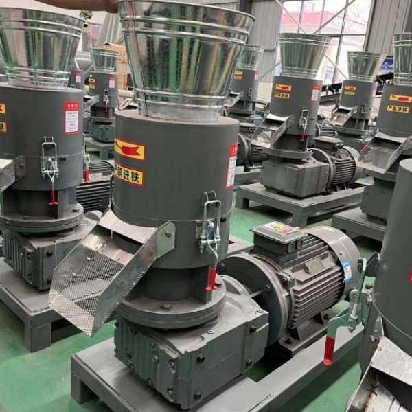 200-500 کیلوگرم در ساعت دستگاه گلوله چوب خاک اره متحرک دستگاه آسیاب گلوله چوب غلتکی برای استفاده صنعتی