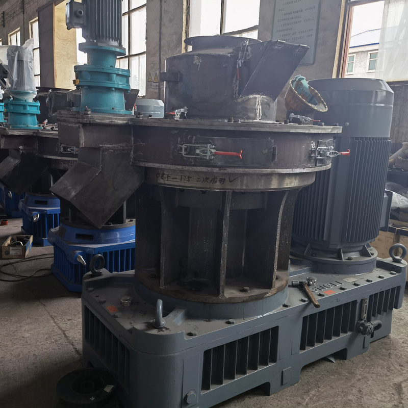4-12mm چوب گلوله آسیاب ماشین با 0.8-4t/h ظرفیت و 380V ولتاژ