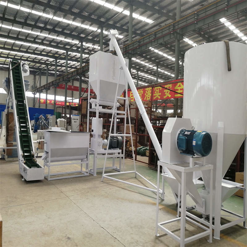 خط تولید گلوله مواد غذایی حیوانات 500-1000kg/H 62KW 17*5*5.5m