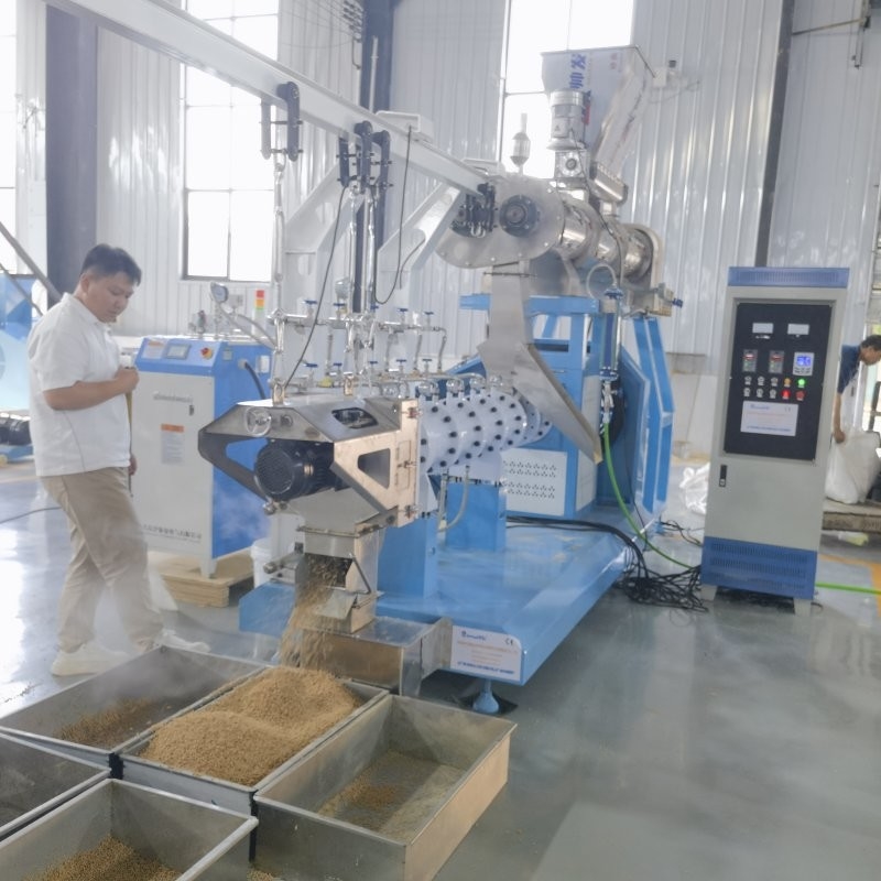 1t/H ظرفیت CE SGS شناور ماهی Tilapia مواد غذایی گلوله دستگاه Extruder با کولر بخار