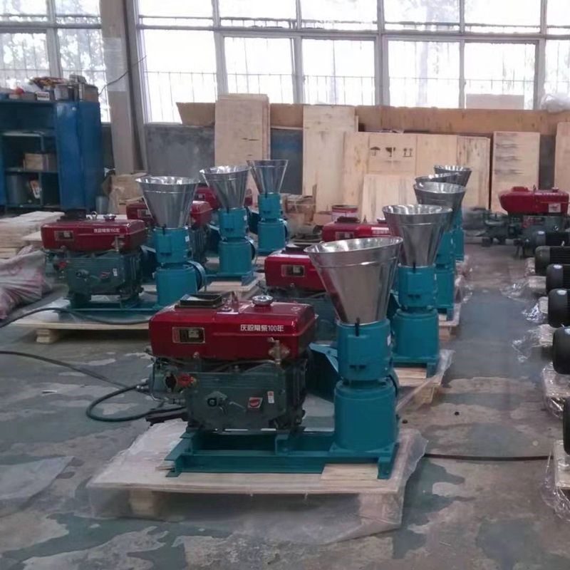 300-400 کیلوگرم / ساعت ماشین گلوله مواد غذایی حیوانات خانگی با بهره وری بالا دستگاه آسیاب گلوله نوع دیزل